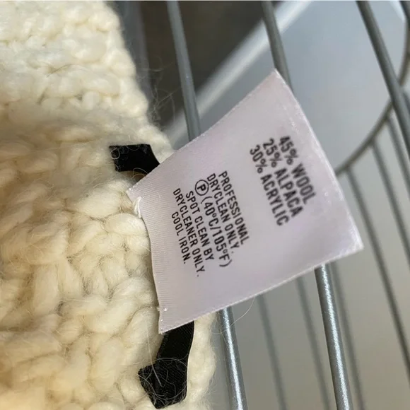 Country Rd wool/alpaca blend scarf - Picture 3 of 5